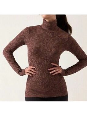 Athleta Flurry Turtleneck Workout Top Women’s Size S Long Sleeves Thumb Holes